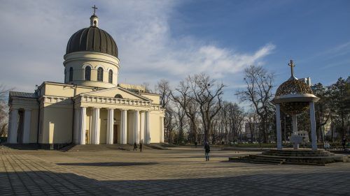 Автор жалобы, в случае несоблюдения решения Совета, намерена обратиться в суд. Фото: canal2.md.