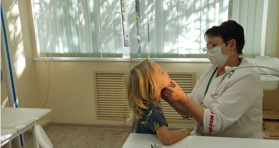 Numărul copiilor internați în spital cu pneumonii și bronșite, în creștere.
