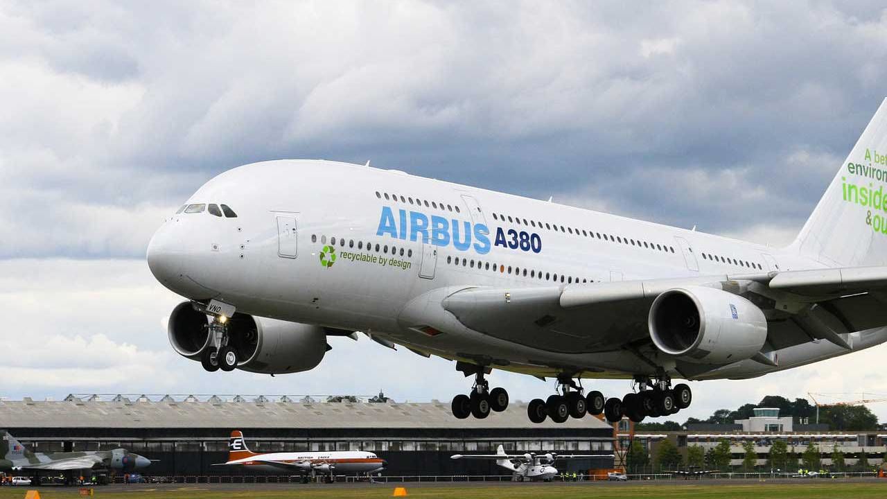 Airbus предложит пассажирам летать в отсеках для багажа.