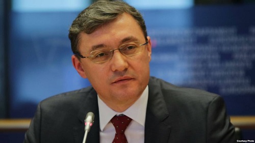 Parlamentul de la Chişinău a votat astăzi, în primă lectură, un proiect de lege care prevede scutirea de taxe pentru bunurile introduce în ţară de către moldovenii aflaţi peste hotare.