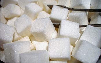 Producătorii de zahăr din ţară spun că iniţiativa majorării cotei TVA la zahăr va pune pe butuci industria zahărului