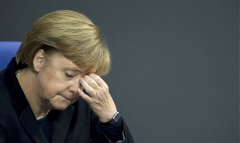 "Papa Benedict rămâne unul dintre cei mai mari gânditori religioşi din vremea noastră", a adaugat Merkel. 