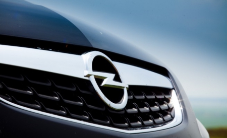 Momentan, General Motors deţine 7% din PSA, în urma unei alianţe născute în februarie 2012. 