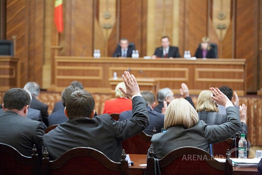 „Pentru mine contează votul cetățenilor. Și dvs ați fost demiși acum 3 ani”, a replicat Ioniță.