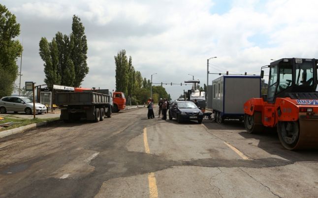 Reparaţia şi construcţia drumurilor este finanţată din fonduri externe şi bani de la buget FOTO Dumitru Goncear.