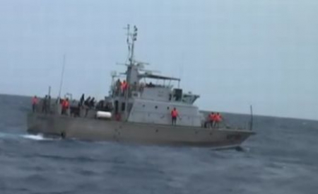 Cu aproape 20 de kilometri înainte de destinaţie, feribotul a lansat un semnal SOS.