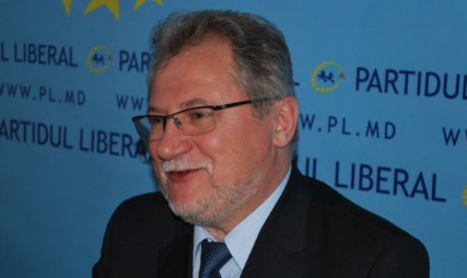 PCRM îi împinge pe iniţiatorii referendumurilor să sfideze norma legală în vigoare, scopul urmărit fiind de a provoca prin intermediul iniţiativelor respective confruntări politice cît mai acerbe.