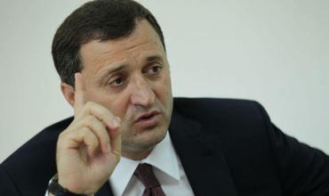 „Eu înţeleg acum atacul acesta care vine frontal împotriva mea din partea procurorului general", a menționat Vlad Filat.