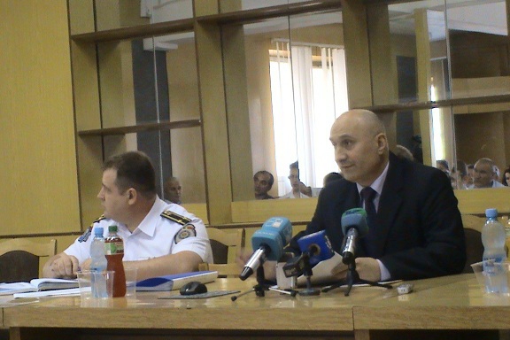 Дорожная полиция, совместно с Министерством транспорта планирует вплотную заняться этой проблемой.