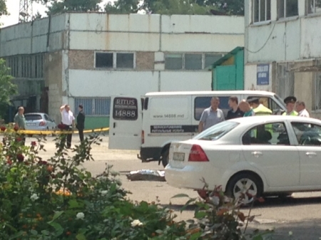 Взрывной волной мужчину отбросило на расстояние 30 метров. Фото: protv.md