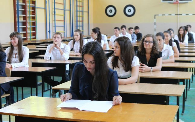 Inovaţia sesiunii de Bacalaureat din acest an - cele 1.200 de camere video, continuă să genereze discuţii contradictorii.