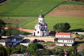 Cercetătorul spune că muzeografii se simt cel mai bine în sate. Foto: descriptiomoldaviae.ro