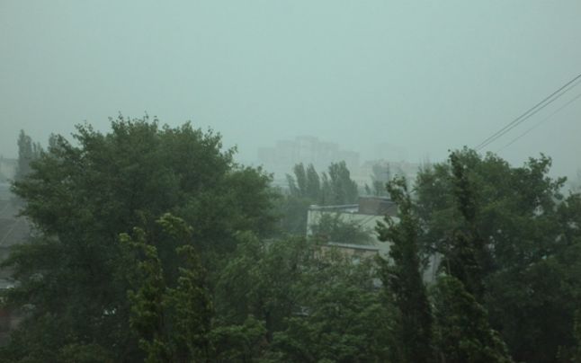 Din cauza ploilor şi a vântului puternic, care au avut loc ieri, dar şi astăzi, 16 localităţi din 7 raioane ale Republicii rămân în beznă.