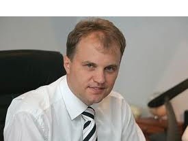 Ключи от жилья вручил Евгений Шевчук. Фото: tribuna.md