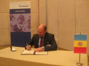În timpul Forumului de la Krynica, viceprim-ministrul Valeriu Lazăr a avut o întrevedere cu omologul său polonez, Waldemar Pawlak