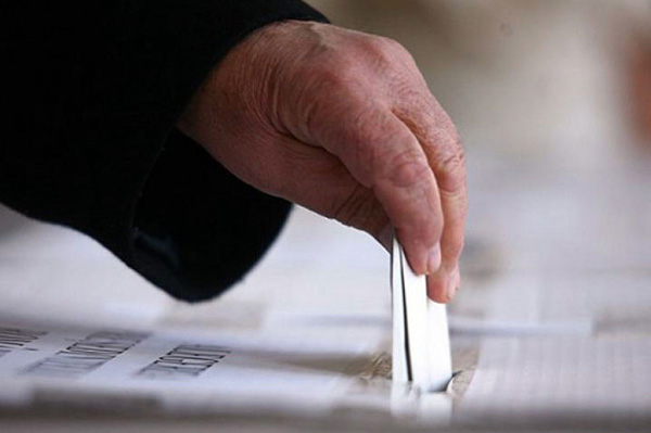 Comisia juridică a parlamentului a aprobat miercuri, 17 aprilie, cu majoritatea de voturi proiectul de lege care prevede trecerea de la sistemul electoral actual.