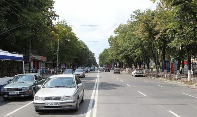 Până în 2015, bulevardul central va fi complet renovat, de la reţelele subterane până la iluminare şi parcări. 
