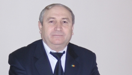 După astfel de dovezi, vice-ministru Țurcan, dacă are onoare și demnitate, ar trebui, cel puţin, sa demisioneze, iar stăpânul lui '„să-şi ungă schiurile'”.