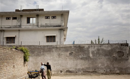 Mii de oameni au comandat cartea "No Easy Day", încă de dinainte de a fi scoasă la vânzare