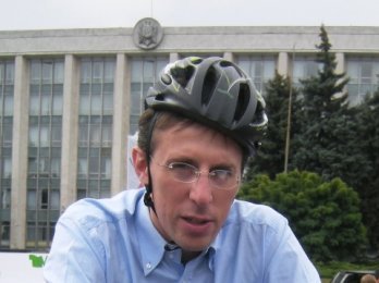 Amintim că Dorin Chirtoacă l-a acuzat repetat, astăzi, pe liderul PSD că a acaparat 4 ha de teren din parcul „Valea Morilor”