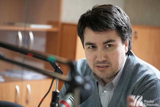 Корнелиу Михалаке уточнил, что если у «Телерадио-Молдова» есть лицензия на вещание этого канала, то компании следует обратиться в КСТР для ее отзыва. Фото: arena.md