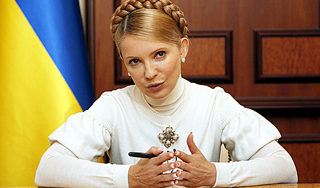 Юлия Тимошенко возглавила партийный список объединенной оппозиции на предстоящих выборах в парламент.