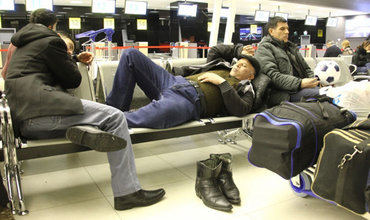 Avionul a fost reținut la sol timp de o oră și jumătate până problema a fost înlăturată, după care zborul a fost reluat.