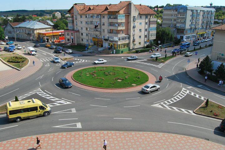 На нескольких перекрестках в столице может быть введено круговое движение. Фото: piataauto.md