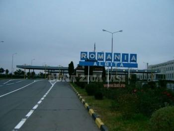 На основном контрольно- пропускном пункте "Леушень-Албица" румынская сторона во вторник усилила контроль при выезде грузовиков из РМ. Фото: ziare-pe-net.ro