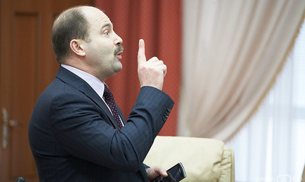 Лазэр говорит, что кресло премьера идеально подойдет человеку, способному к продуктивной коммуникации и оставляющему свои амбиции в стороне. Фото: radiochisinau.md