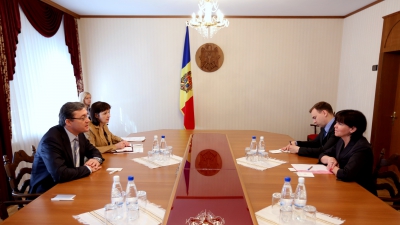 În cadrul întâlnirii, cei doi oficiali au discutat aspecte ce se referă la agenda externă a țării, dar și la prioritățile agendei interne.