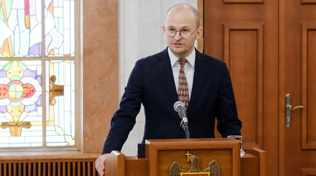 Министр сельского хозяйства подал в отставку.
