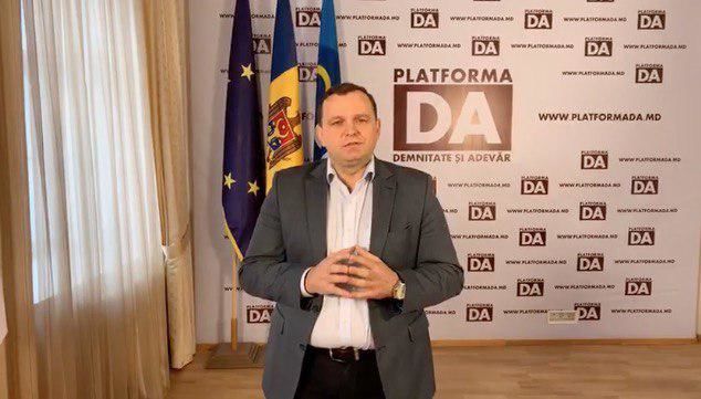 Демократы обвинили Нэстасе в незаконной агитации на Facebook.