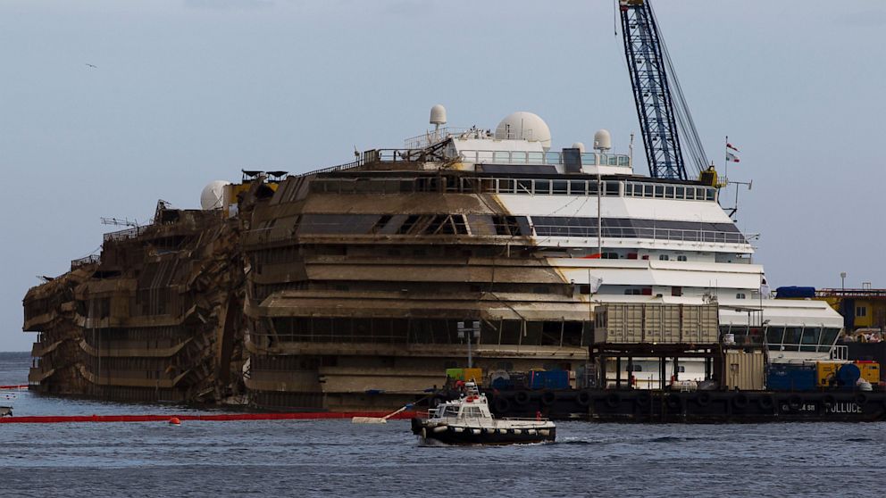 Bani și bijuterii în valoare de peste 10 milioane euro au fost găsite pe pachebotul eșuat Costa Concordia.