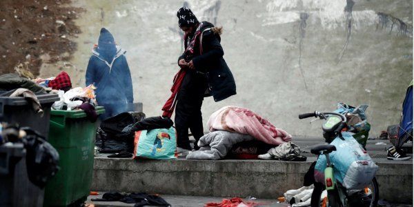 Из Парижа вывезли 1600 мигрантов.