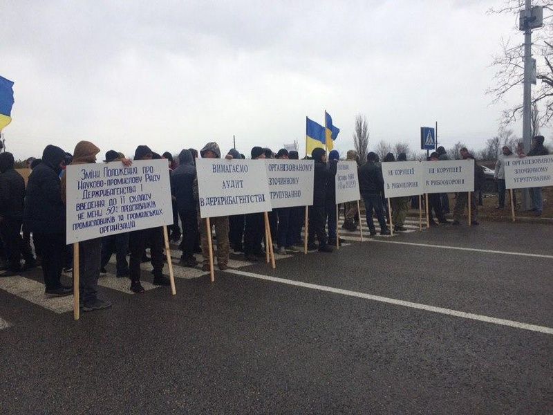 Трассу "Одесса - Рени" заблокировали протестующие рыбаки