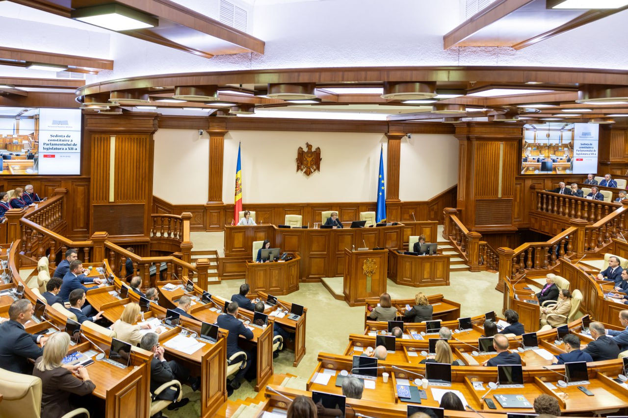 Aproape jumătate dintre deputații noului Parlament al legislaturii a XII-a sunt la primul mandat.