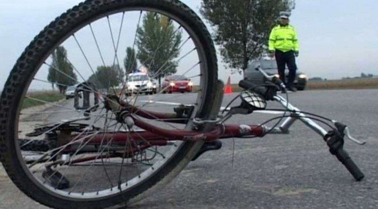 Tragedie la Telenești: Un biciclist a fost lovit mortal de un automobil