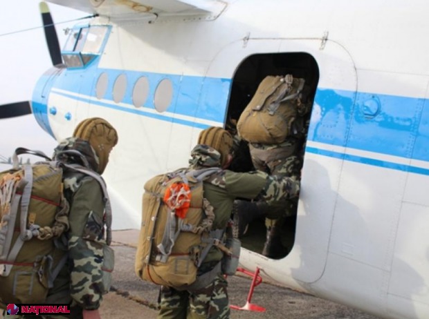 După ce acum câteva săptămâni s-au antrenat să asambleze și să folosească un feribot pentru traversarea Nistrului, militarii transnistreni s-au învățat ieri să sară cu parașuta.