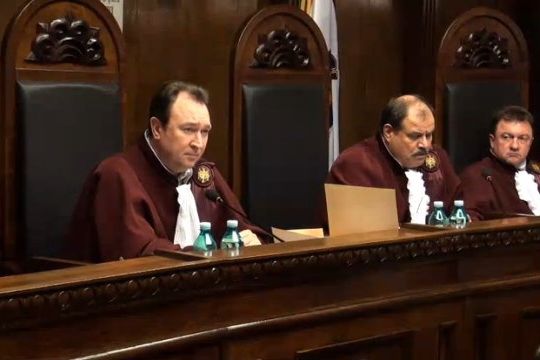После решения суда первой инстанции, КС может вынести вердикт в отношении соответствия выборов закону.