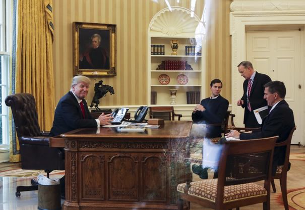 Трамп отказывается читать доклады спецслужб, предпочитая синтезы советников.