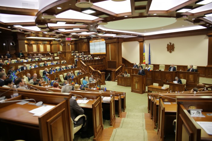 Au fost anunțate rezultatele votării: 55 - „PENTRU”, 35 - „CONTRA”.