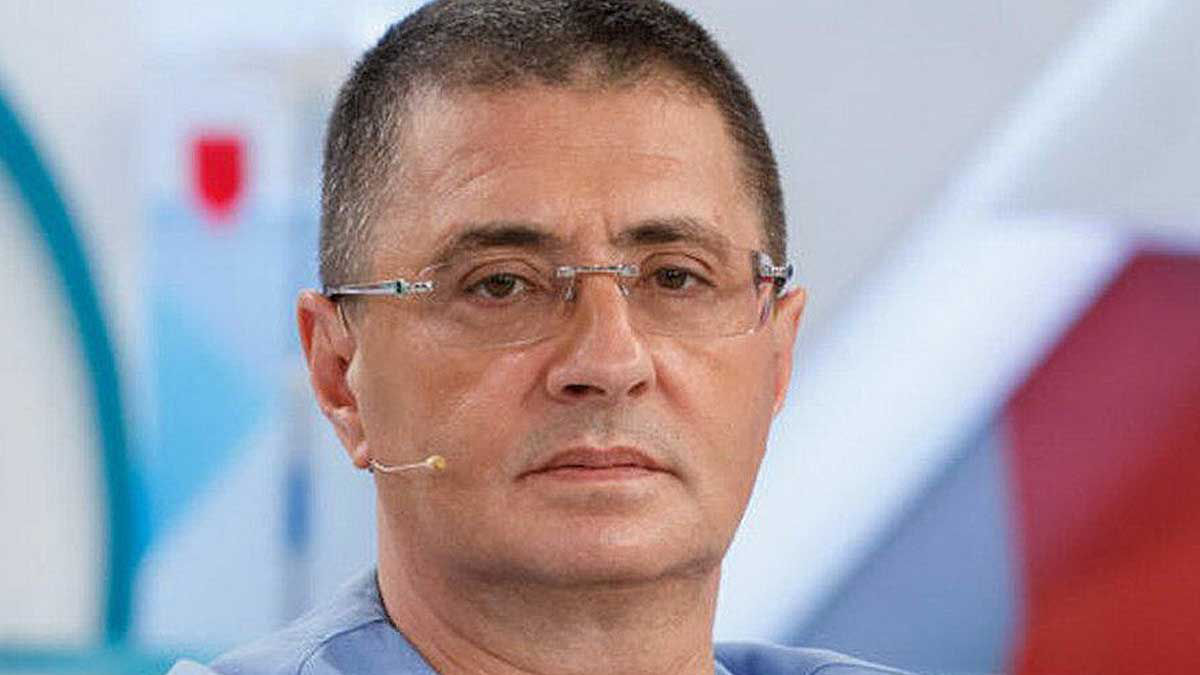 Доктор Мясников назвал эффективные способы борьбы с варикозом.