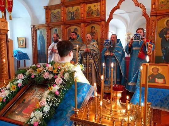 Православные верующие празднуют 15 февраля Сретение Господне.
