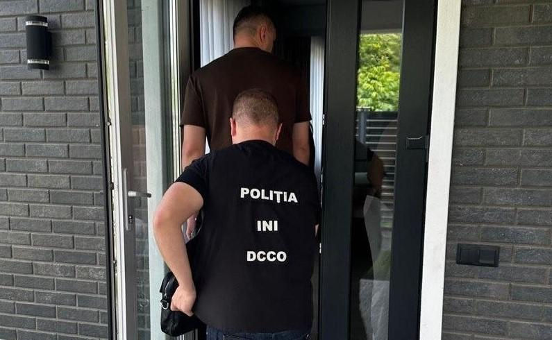 По делу о мошенническом колл-центре в Украине в Молдове прошли новые обыски.