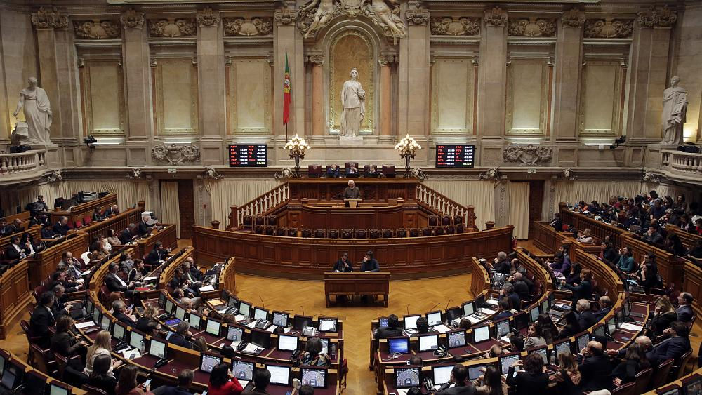 Парламент Португалии одобрил закон об эвтаназии.