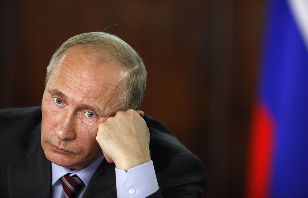 Президент расценил события на Украине как госпереворот. И заявил, что ввода войск пока не будет.