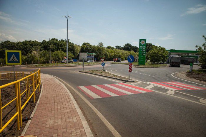 Hoţii continuă să fure indicatorele de circulaţie.  Foto: unimedia.info