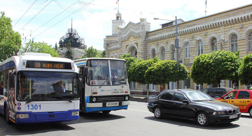 În total, pe străzile Capitalei circulă 1300 de troleibuze, autobuze şi maxi-taxi-uri. Foto: sputnik.md