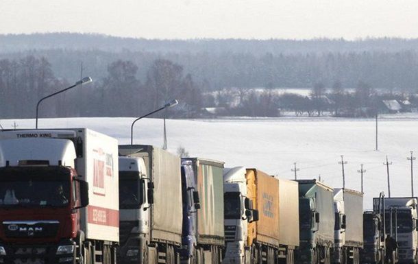 Через территорию РФ в Казахстан отправился первый конвой из 8 украинских грузовиков. Фото: novynyuk.blogspot.com